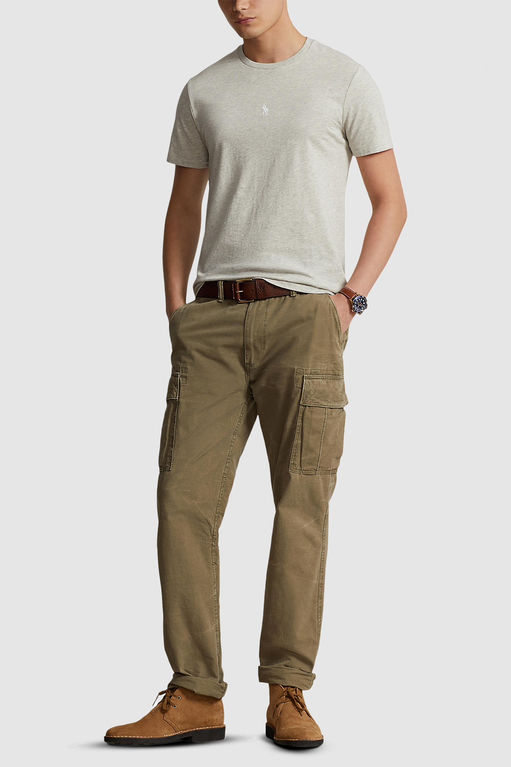 תמונת כל הלוק של חולצת טי